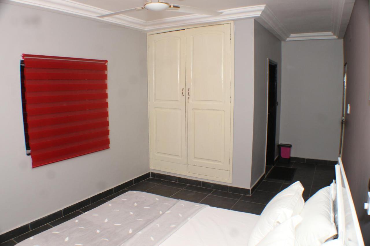 Royal Blue Guest House & Bar Lomé Zewnętrze zdjęcie