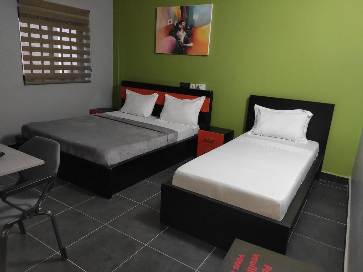 Royal Blue Guest House & Bar Lomé Zewnętrze zdjęcie
