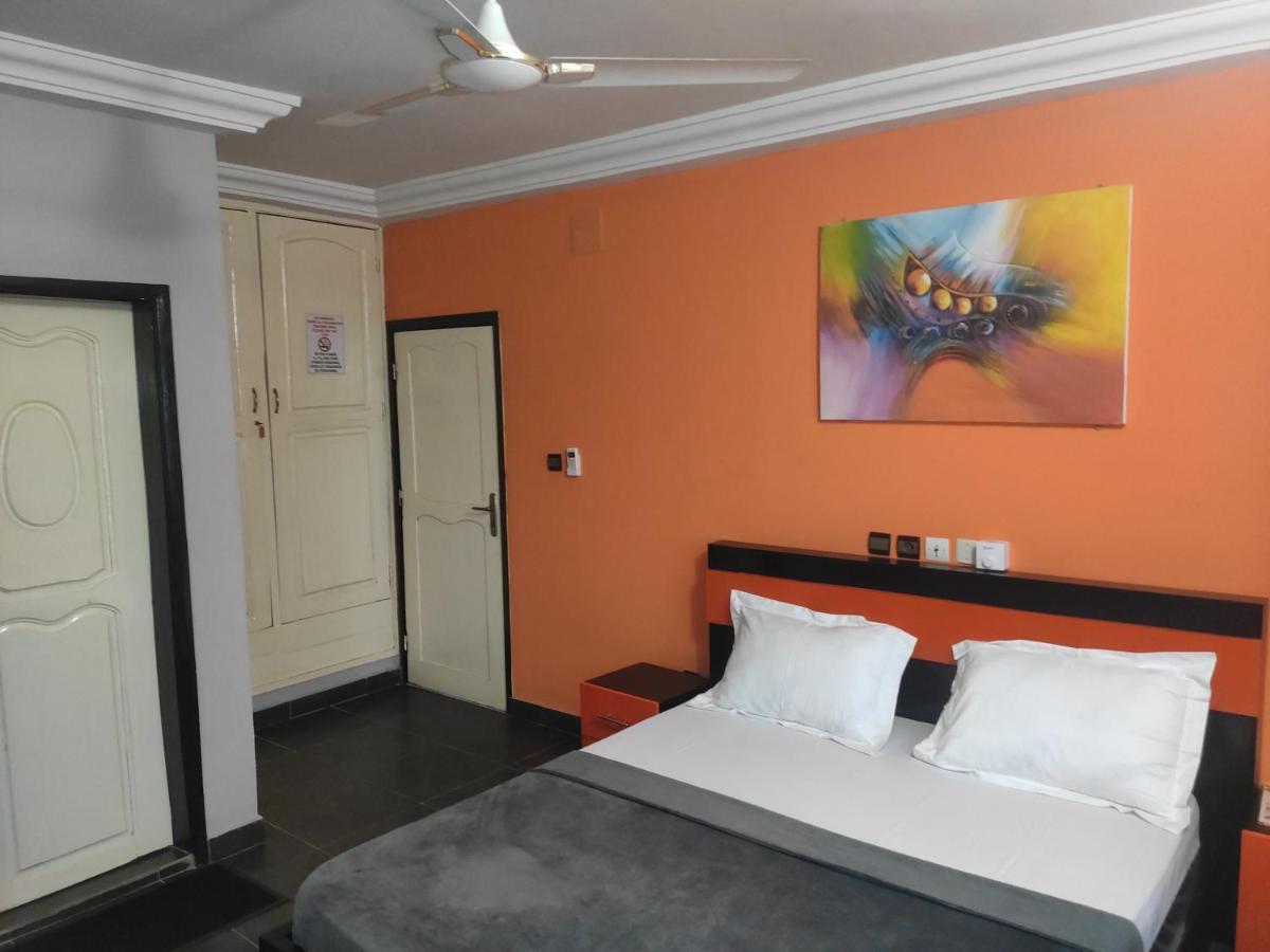 Royal Blue Guest House & Bar Lomé Zewnętrze zdjęcie